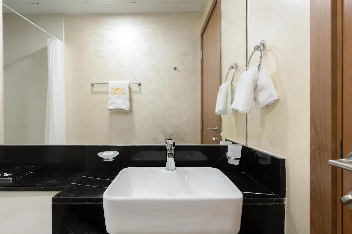 2 Bedroom Only 10 Mins From Burj Khalifa Dubai 0*,