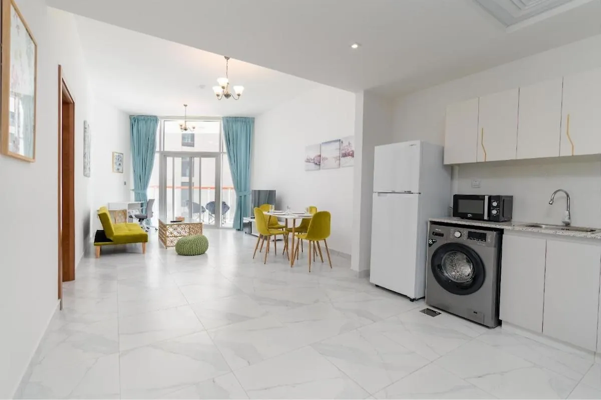 2 Bedroom Only 10 Mins From Burj Khalifa Dubai